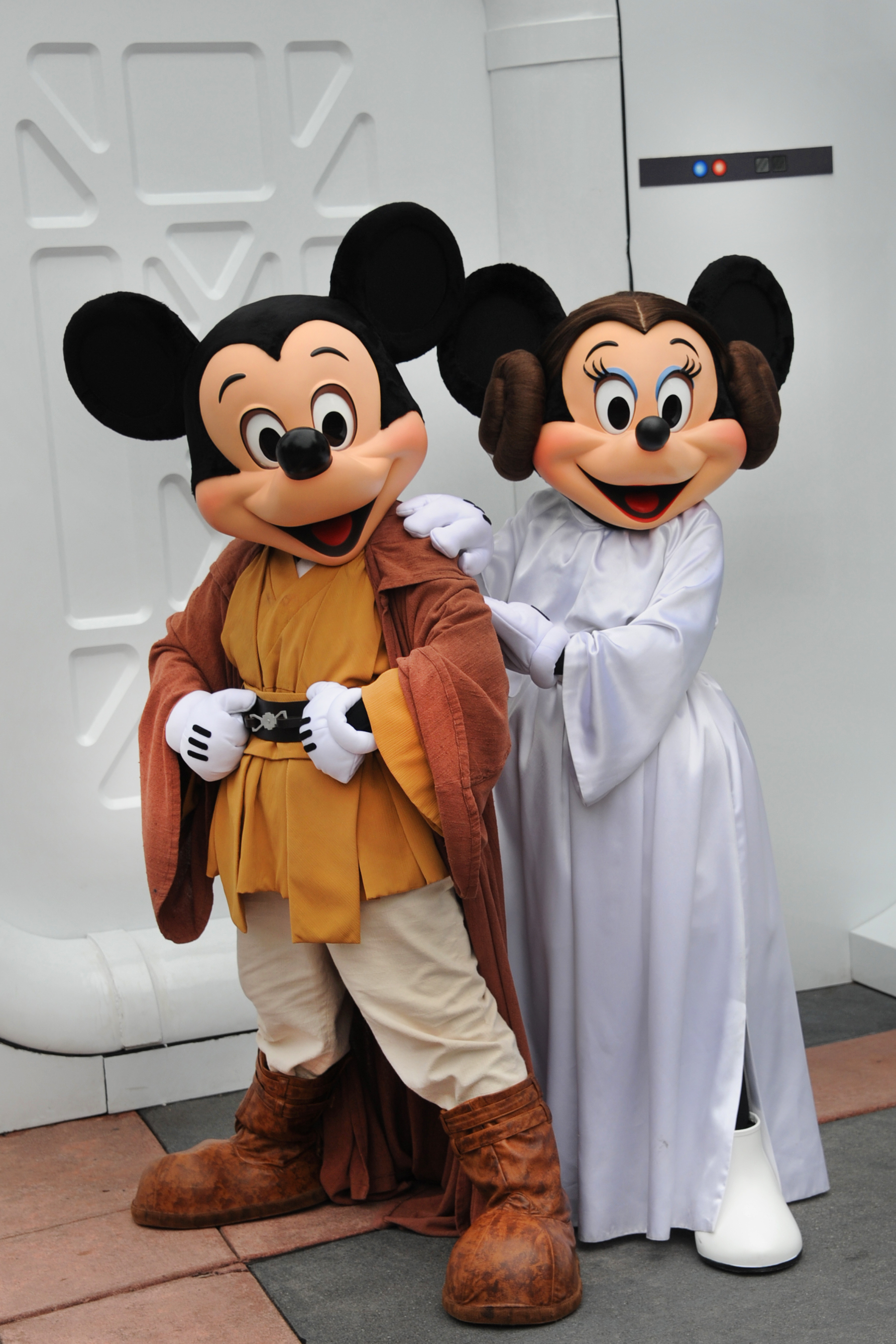 Pixie Dust Central – Star Wars Weekends At Walt Disney World (Video)
